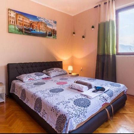 Alex Guesthouse Kotor Bagian luar foto