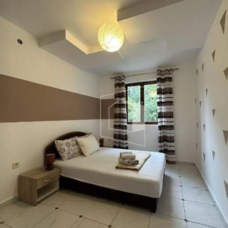 Alex Guesthouse Kotor Bagian luar foto