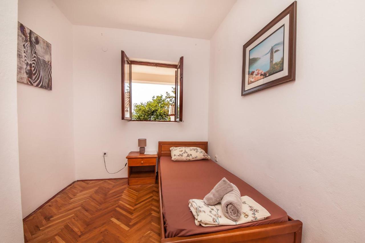 Alex Guesthouse Kotor Bagian luar foto