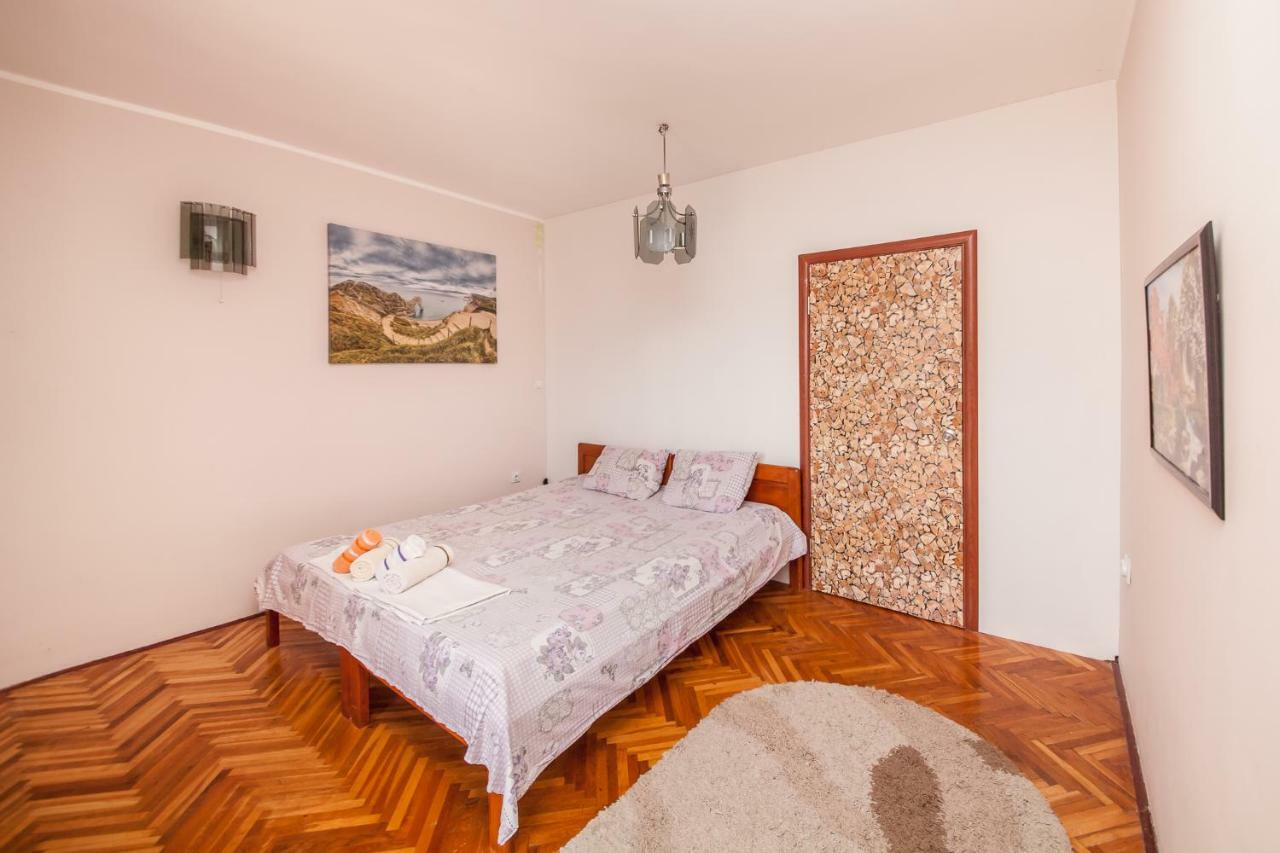 Alex Guesthouse Kotor Bagian luar foto