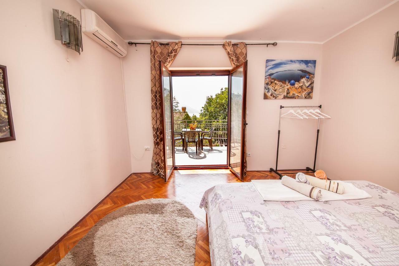 Alex Guesthouse Kotor Bagian luar foto