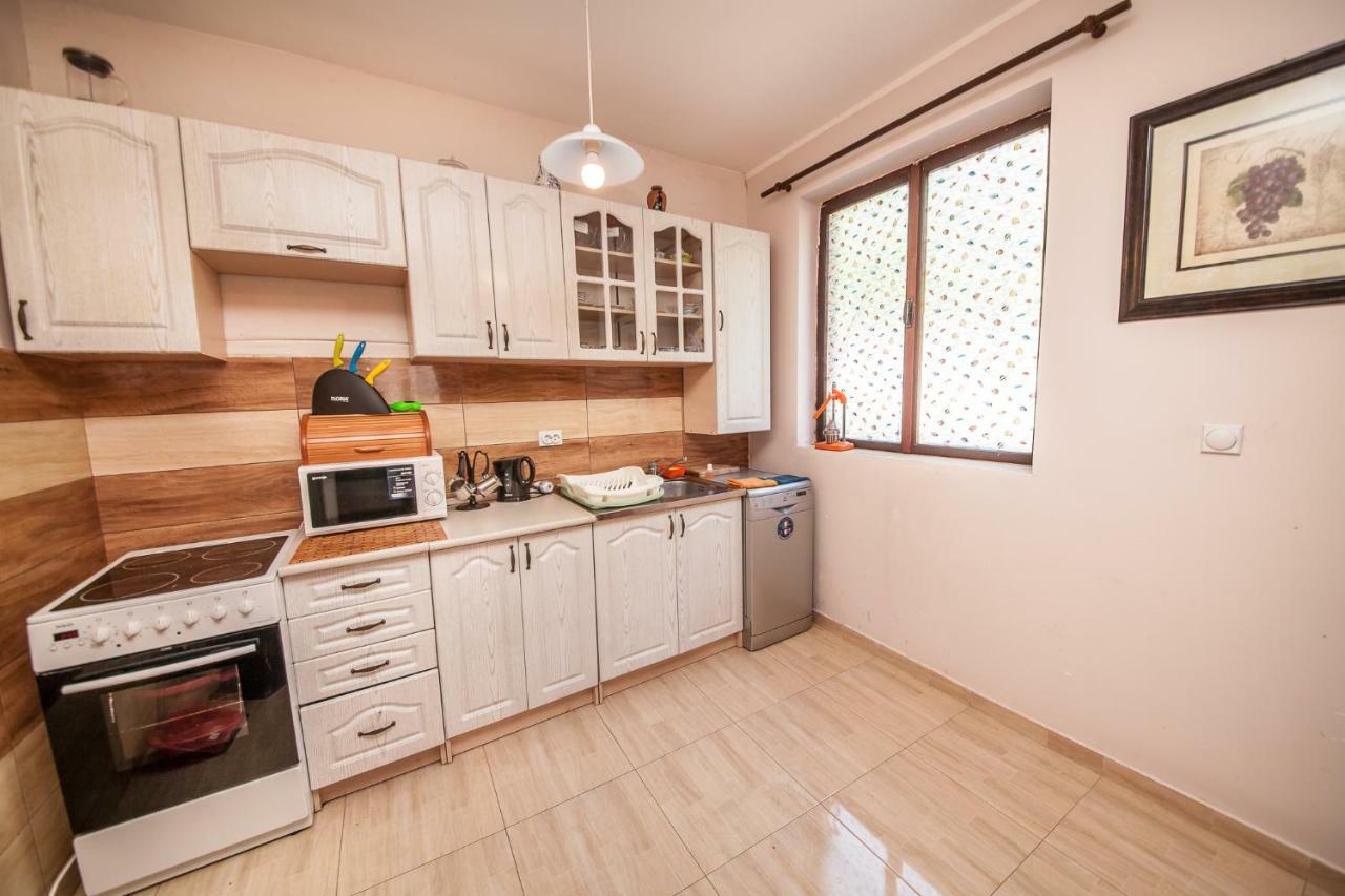 Alex Guesthouse Kotor Bagian luar foto