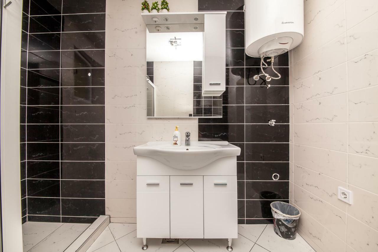 Alex Guesthouse Kotor Bagian luar foto